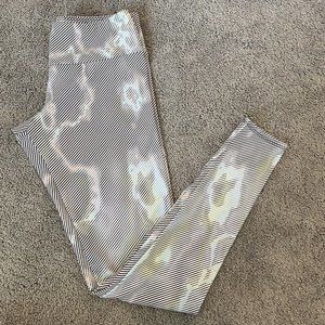 ONZIE 7/8 Striped pastel leggings Women’s Sz S/M Techno